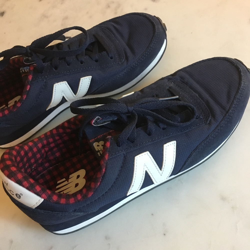 New Balance Sneaker with plaid lining | size 7